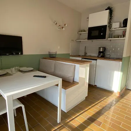 Studio La Pinede Plage A 150m Clim Place De Parking Privee 아파트