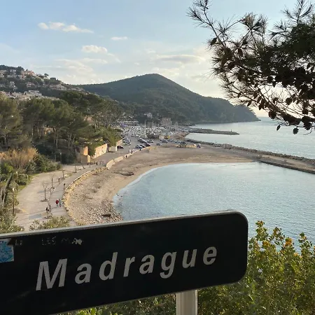 Studio La Pinede Plage A 150m Clim Place De Parking Privee *